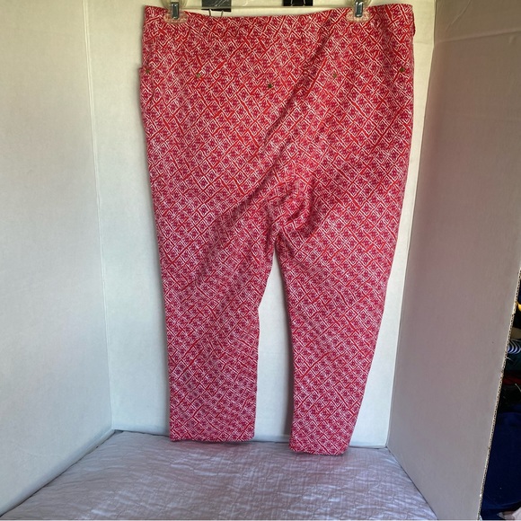 Chico’s women’s size 2.5 (L -14 ) cropped/capri pants  W36”XL23” has stretch - Picture 3 of 5